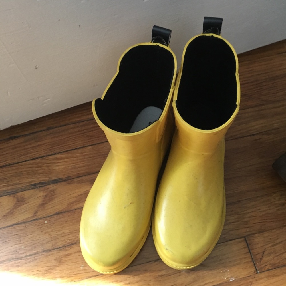 Yellow rain boots size 12/13